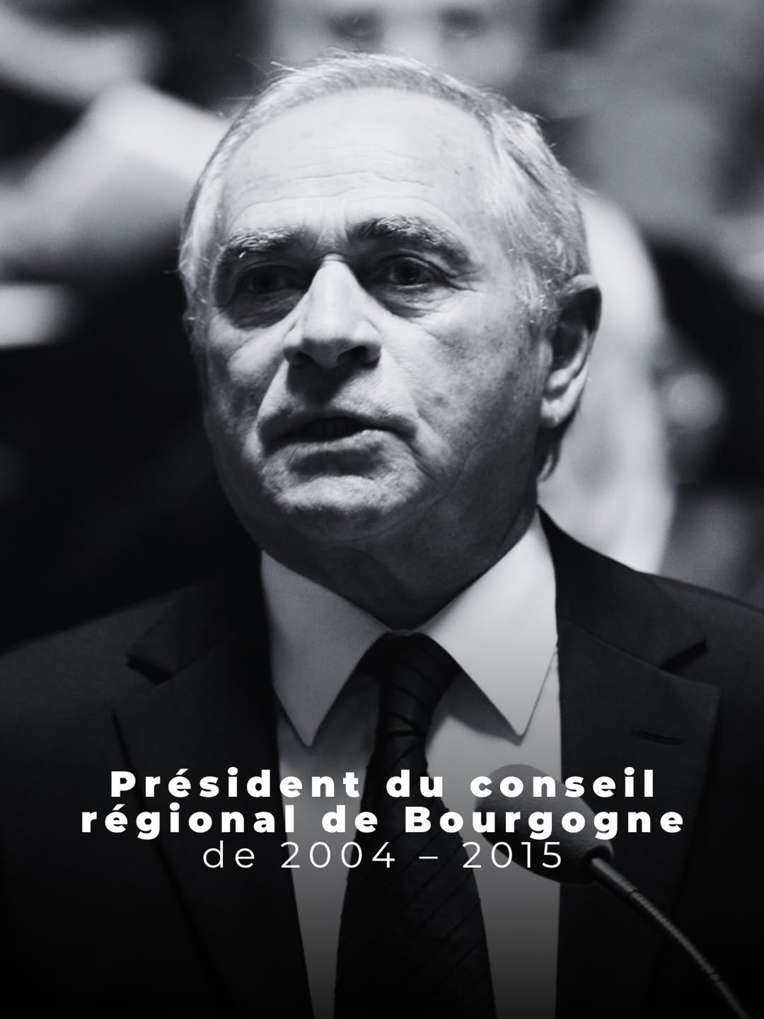 Portrait en noir et blanc de François Patriat, avec la mention « Président du conseil régional de Bourgogne de 2004 à 2015 »